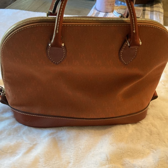 Unique Logo Dooney & Burke Purse - Picture 3 of 11